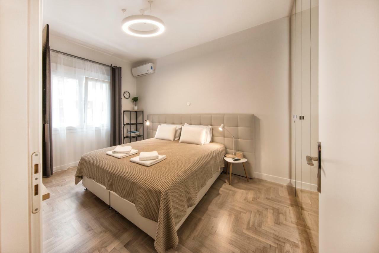Stunning Αpartment Ιn Τhe Heart Athens. Lägenhet Exteriör bild