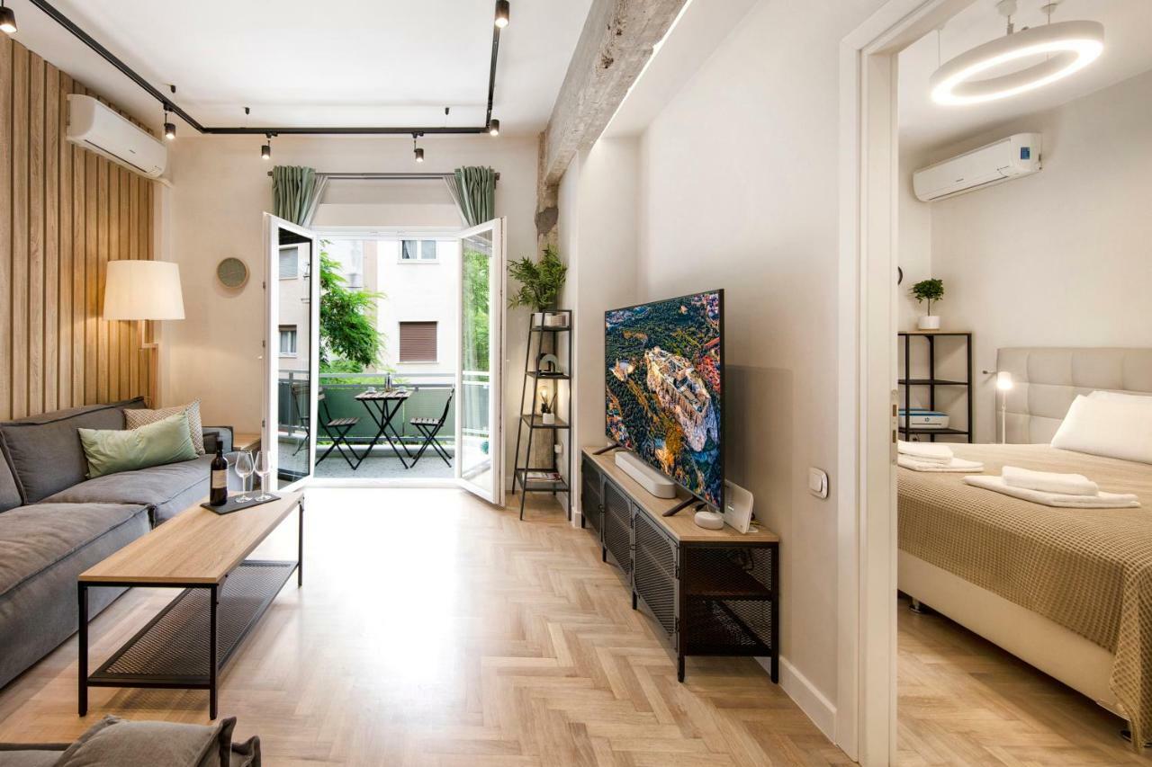 Stunning Αpartment Ιn Τhe Heart Athens. Lägenhet Exteriör bild