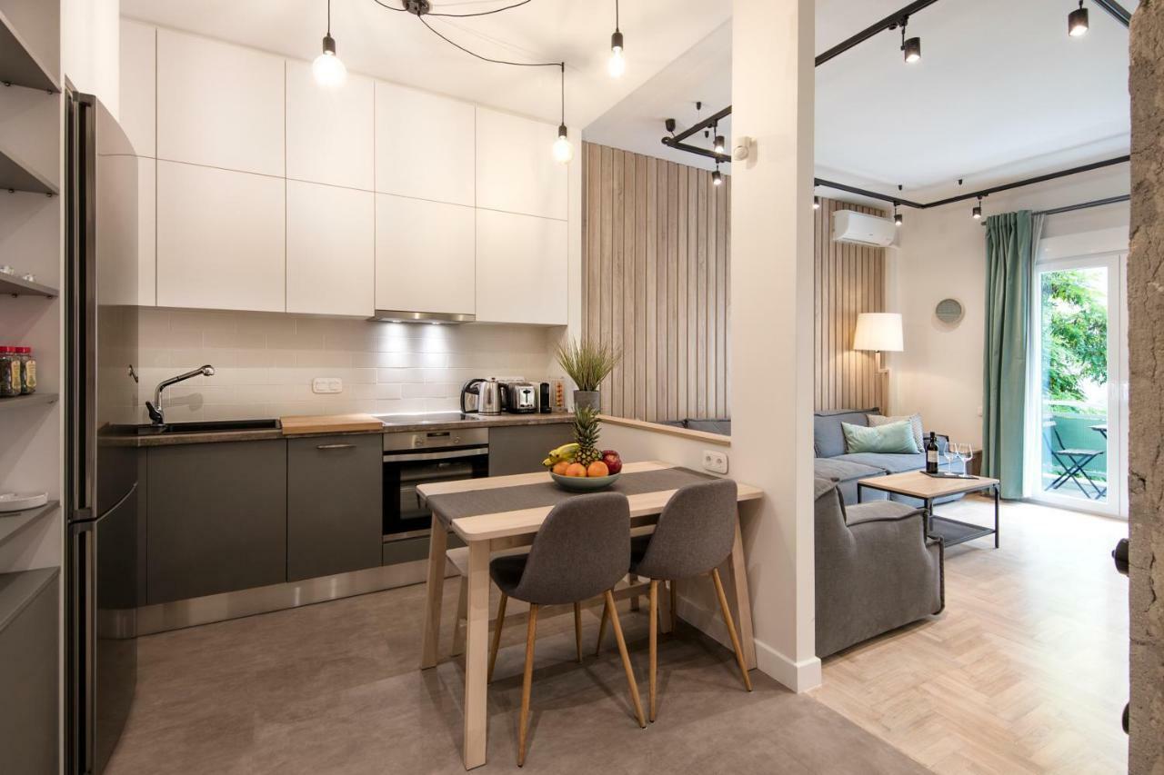 Stunning Αpartment Ιn Τhe Heart Athens. Lägenhet Exteriör bild