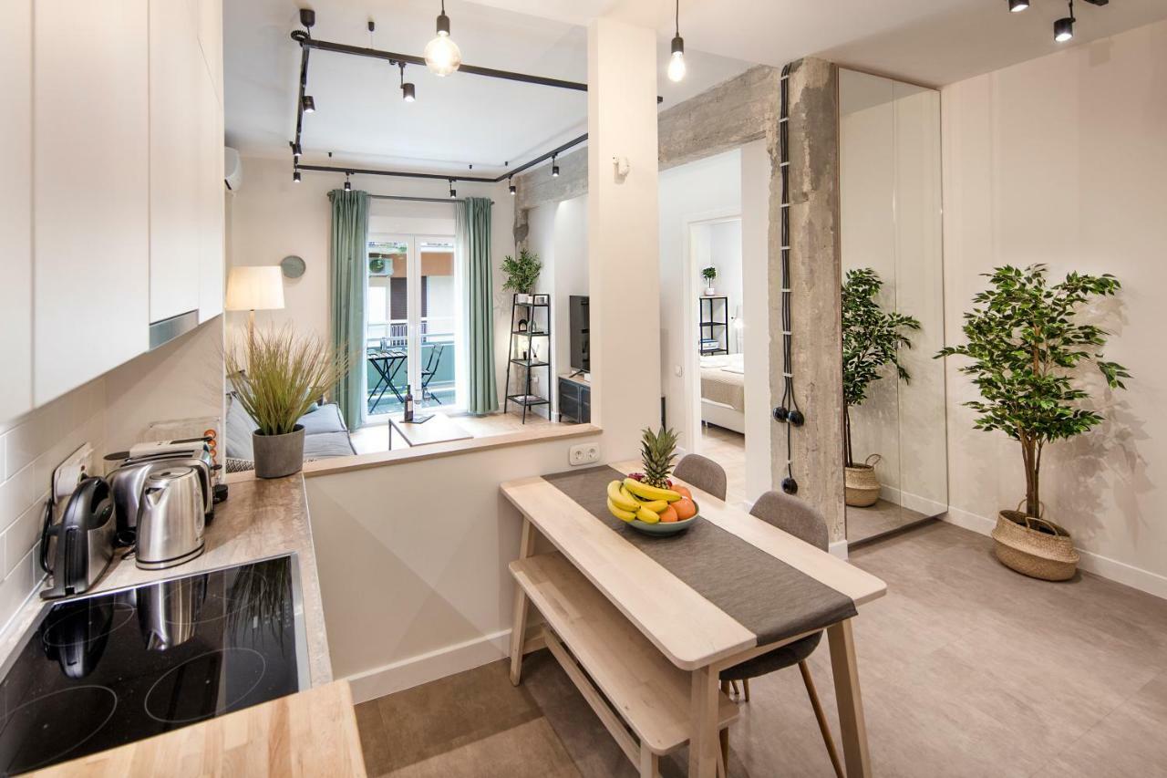 Stunning Αpartment Ιn Τhe Heart Athens. Lägenhet Exteriör bild