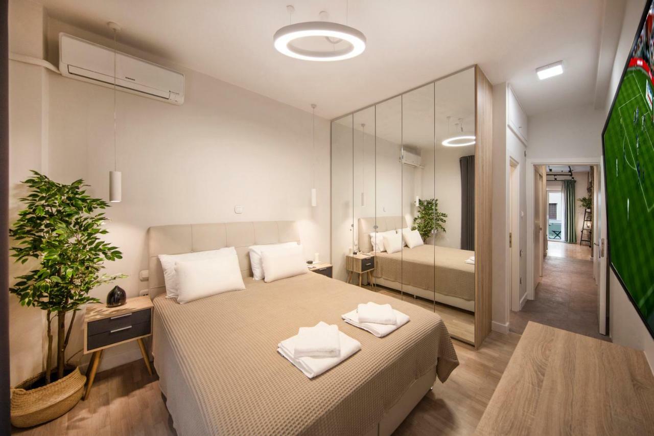 Stunning Αpartment Ιn Τhe Heart Athens. Lägenhet Exteriör bild