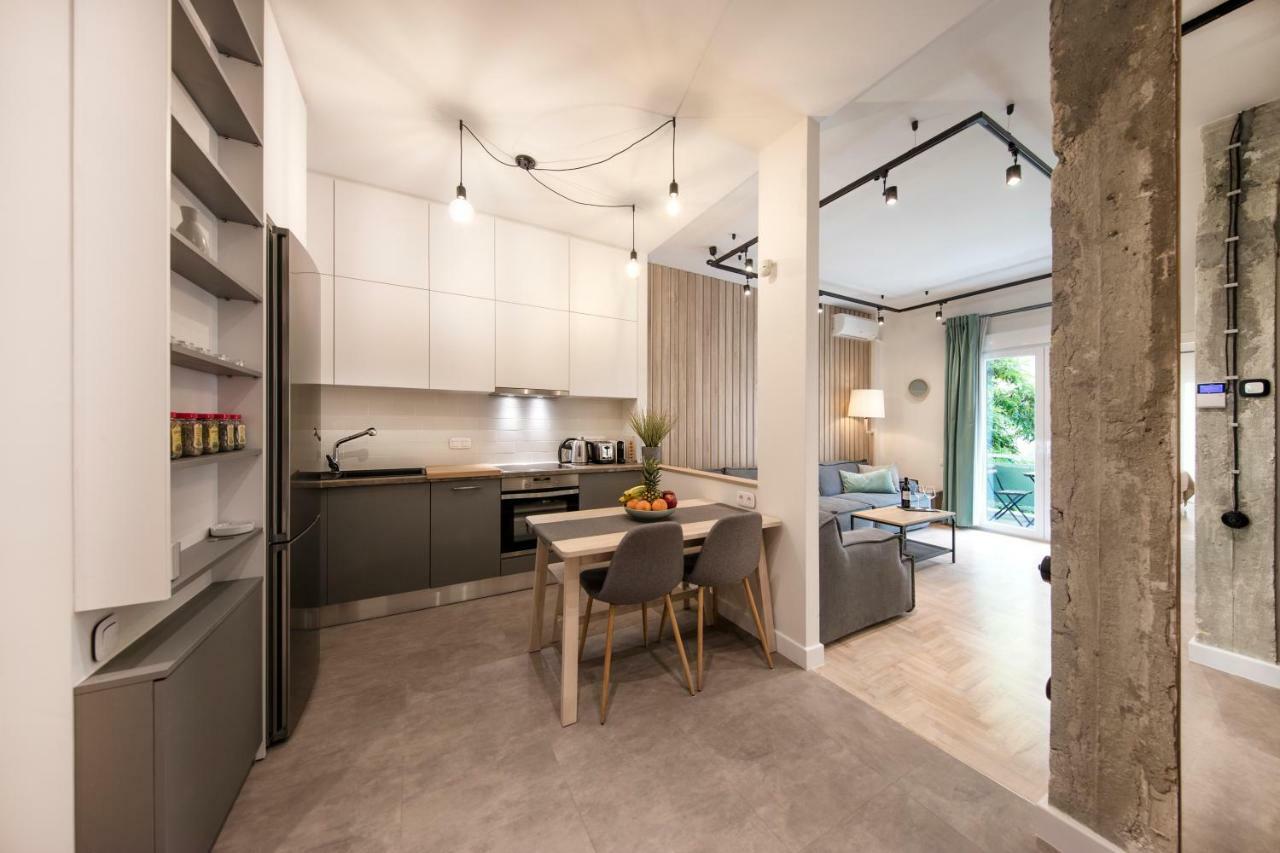 Stunning Αpartment Ιn Τhe Heart Athens. Lägenhet Exteriör bild