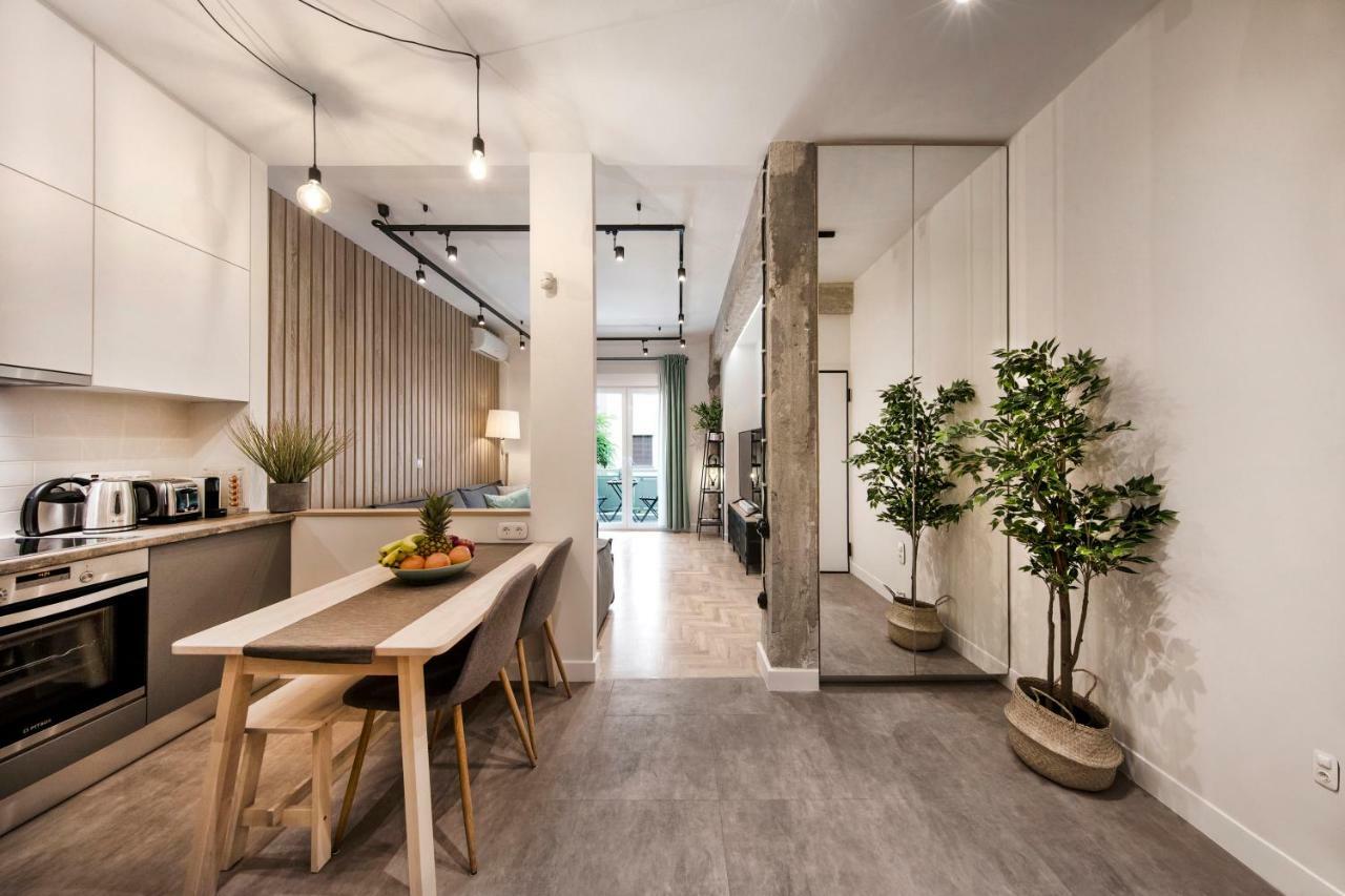 Stunning Αpartment Ιn Τhe Heart Athens. Lägenhet Exteriör bild