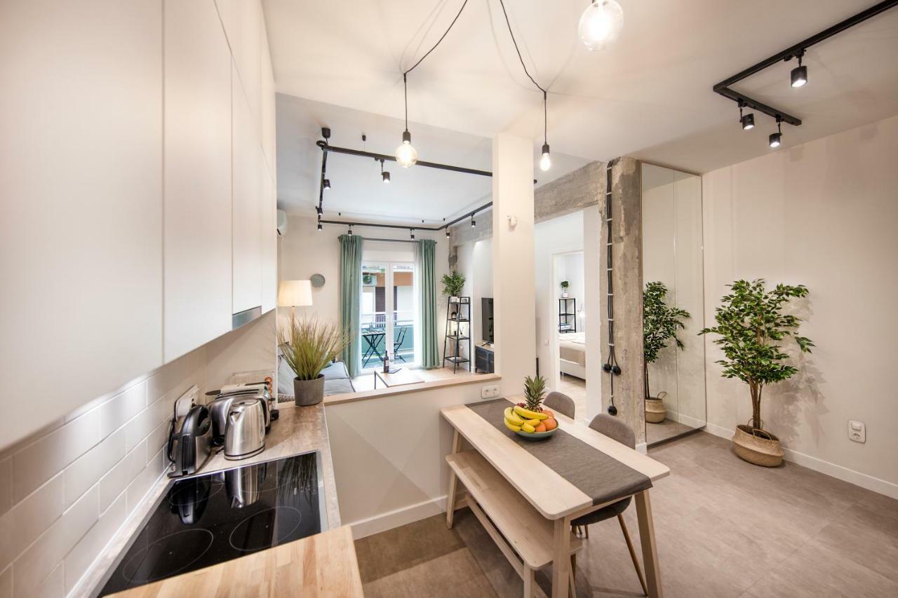 Stunning Αpartment Ιn Τhe Heart Athens. Lägenhet Exteriör bild